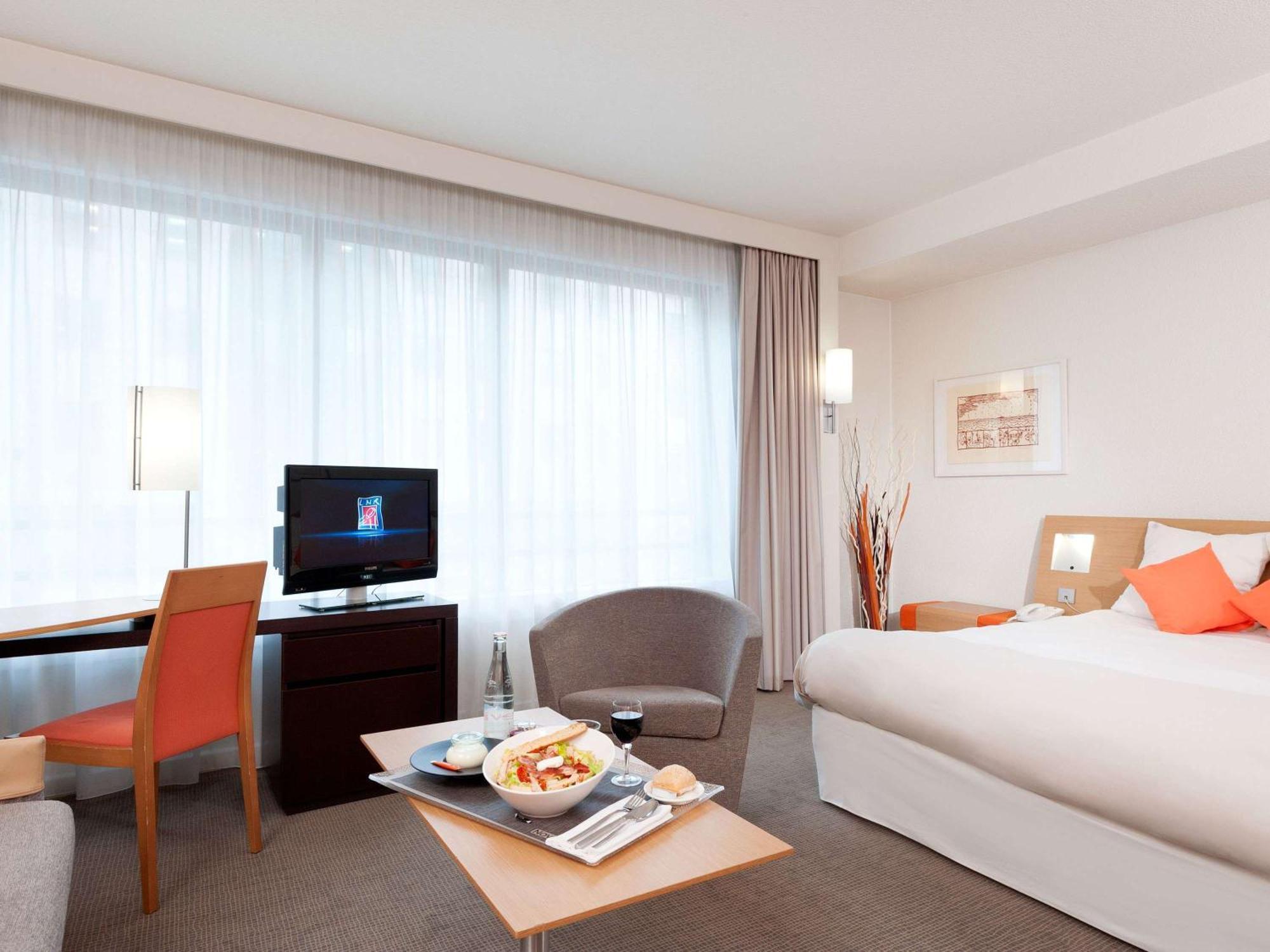 Novotel Paris Rueil Malmaison Exteriér fotografie